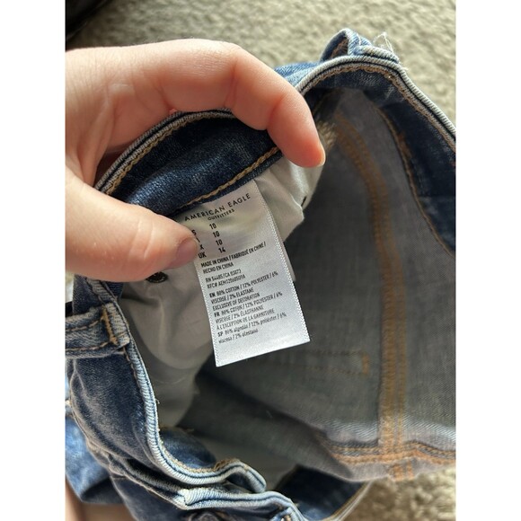 American Eagle Women’s Size 10 Next Level Stretch Distressed Shortie - Picture 4 of 4